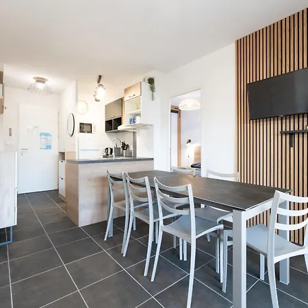 Apt In Plage With Heated Pool